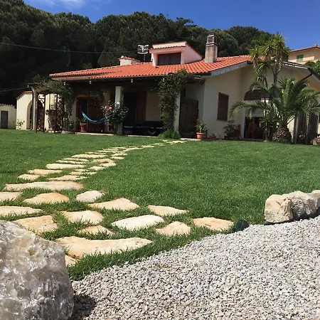 Aethalia Rooms Bed & Breakfast 4*