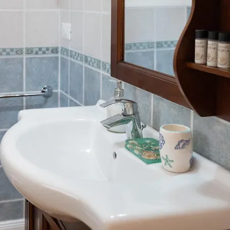 Aethalia Rooms Bed & Breakfast 4*