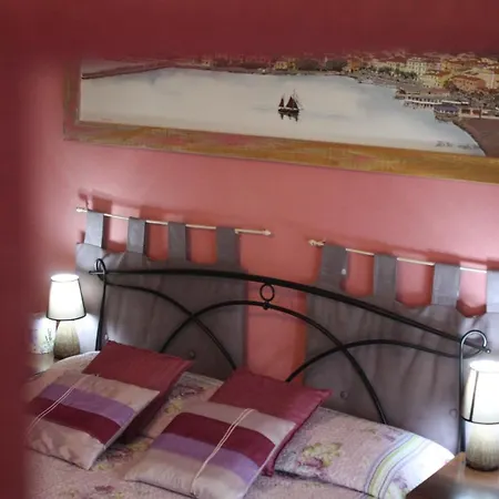 Aethalia Rooms Bed & Breakfast 4*