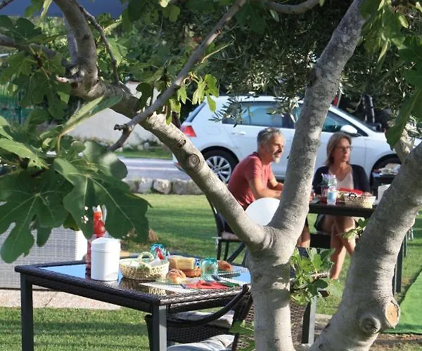 Aethalia Bed & Breakfast 4*